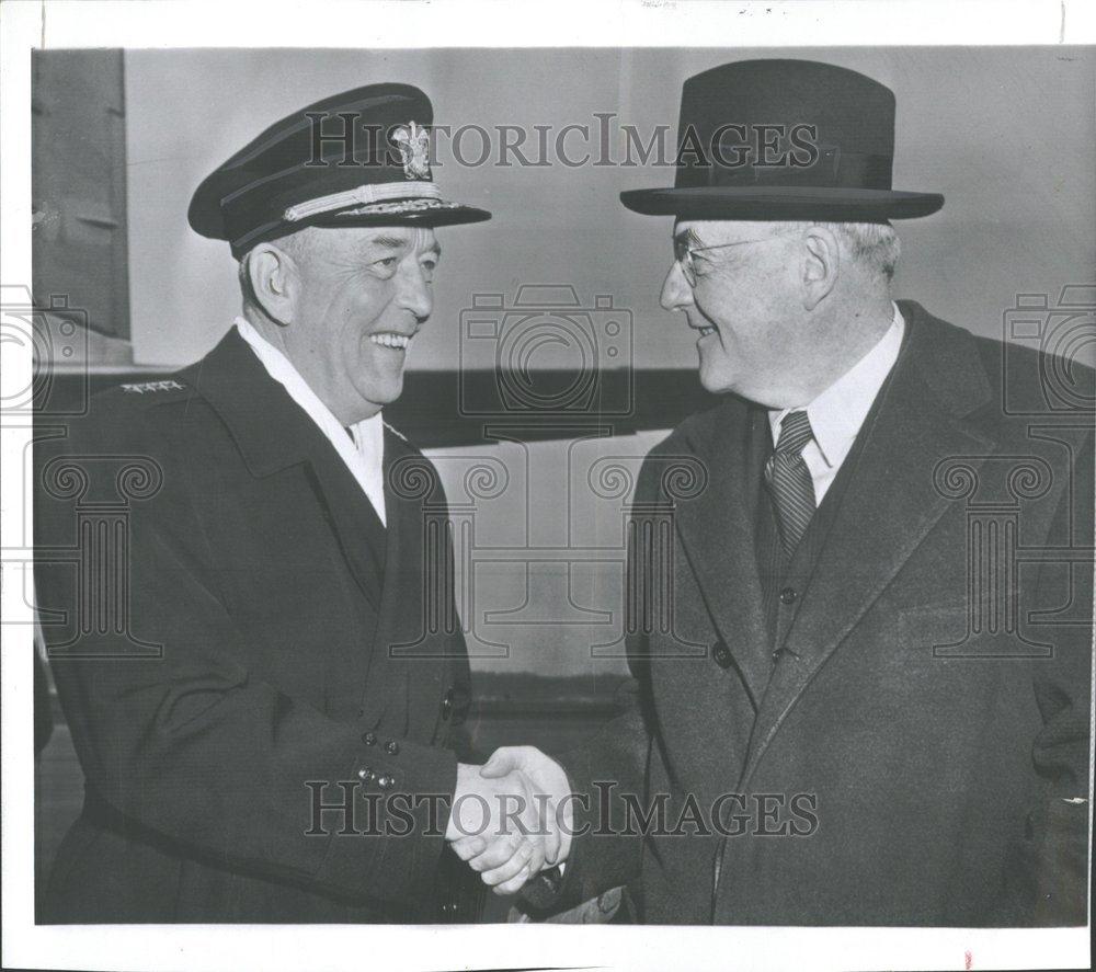 1955 Press Photo Adm. Arthur Radford shake officer hand - RRV28659 - Historic Images