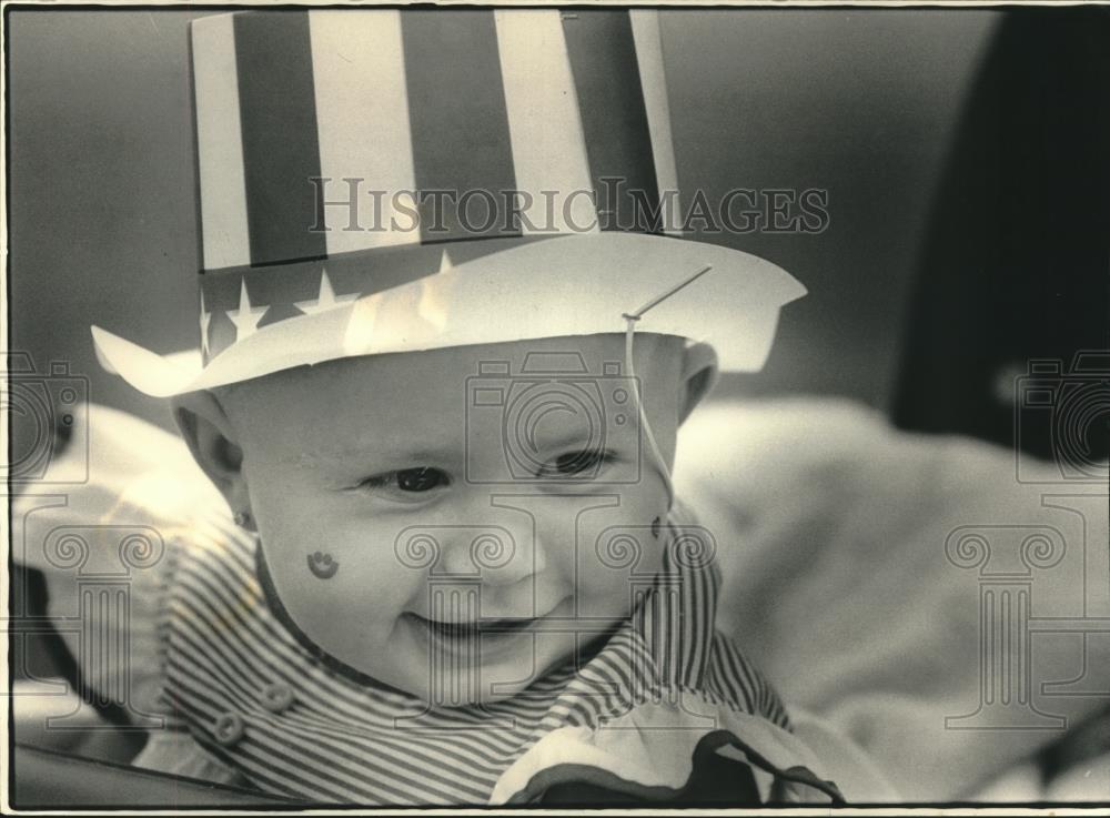 1987 Press Photo Brittney Haseltine dressed in flag hat for Summerfest - Historic Images