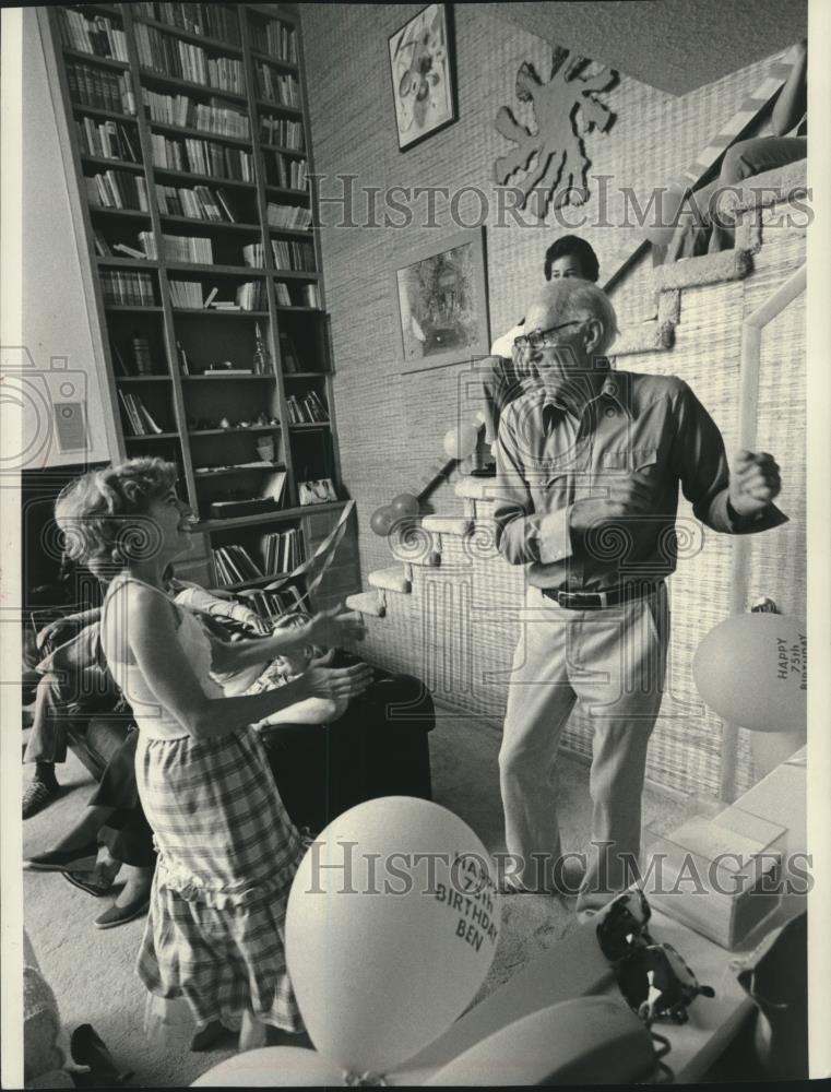 1978 Press Photo Dr. Benjamin Spock and wife dance at his 75th birthday Rogers - Historic Images