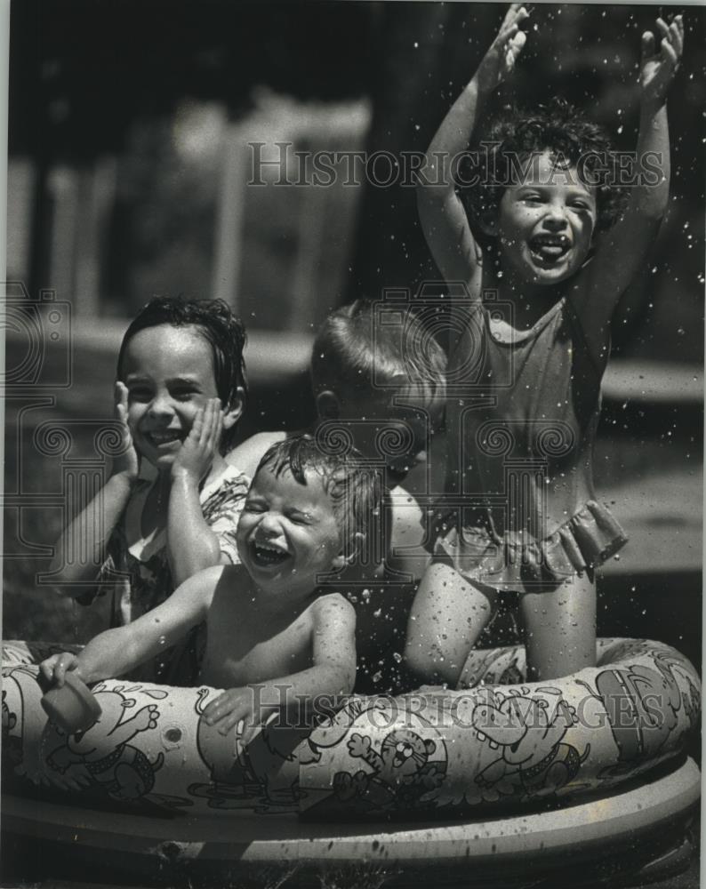 1990 Press Photo Michael, Matthew, and Christina Huffines with Bill Smyczek - Historic Images