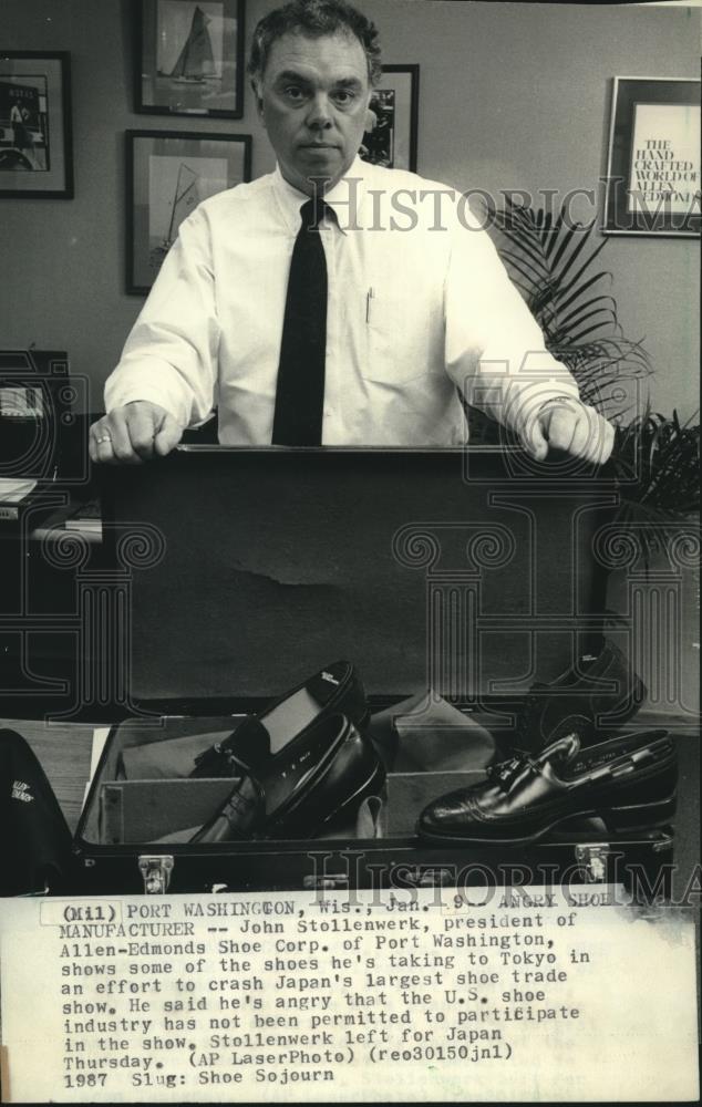 1987 Press Photo John Stollenwerk with shoes he plans to take to Japan to sell - Historic Images