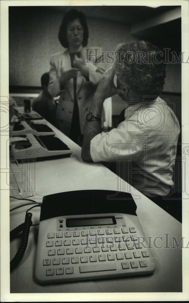 1993 Press Photo Uniphone 1000 at Wisconsin Association of the Deaf convention - Historic Images