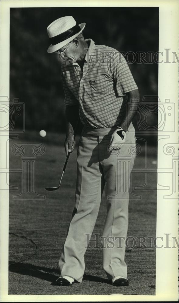 1982 Press Photo Golfer Chi Chi Rodriguez at Tuckaway Country Club, Milwaukee - Historic Images