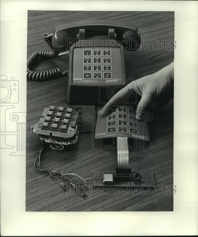 1978 Press Photo Inside pieces of push button telephone - mjc06440 - Historic Images