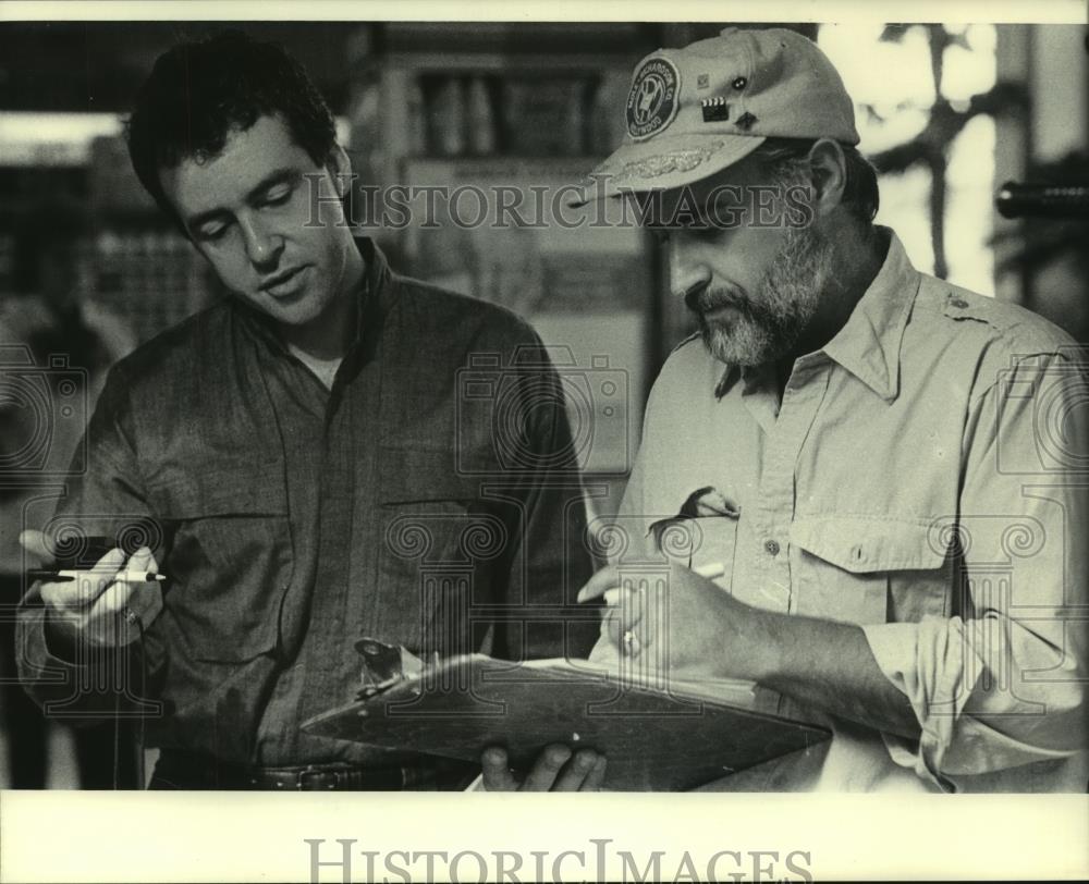 1985 Press Photo Director confers about a Television Commercial - mjc06762 - Historic Images