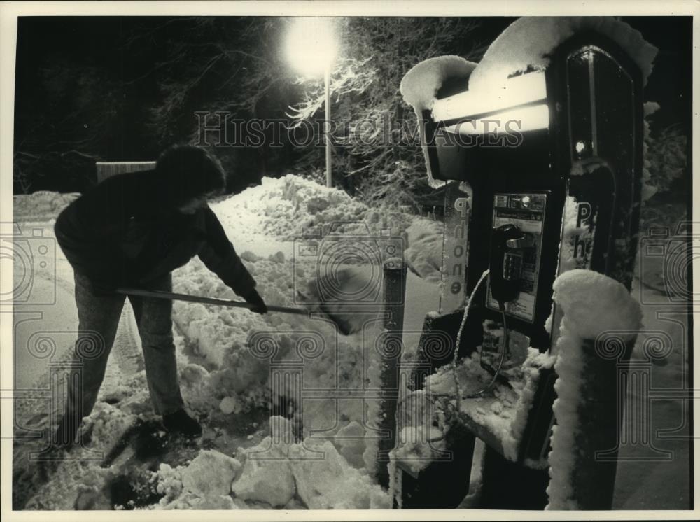 1993 Press Photo Judy Filter of Total Mart, Thiensville, shoveling deep snow. - Historic Images