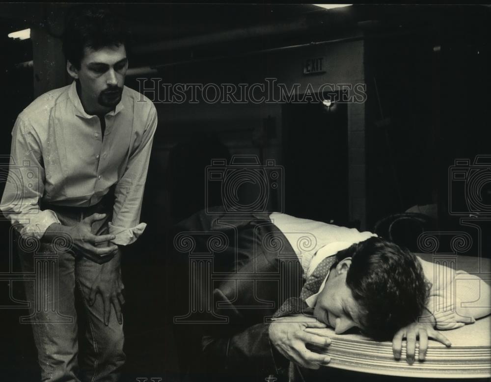 1987 Press Photo Stephen Wadsworth, Jim Busterud, act in scene Bernstein Revued - Historic Images