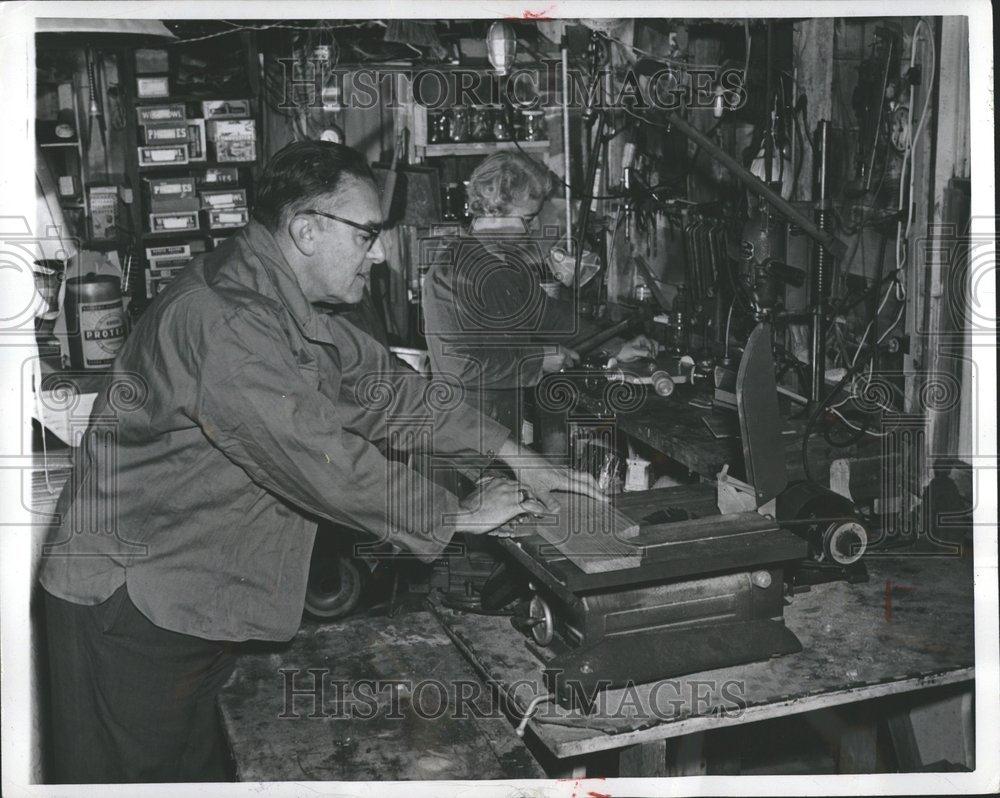 1951 Press Photo Einsteins Machine shop garage home - RRV58273 - Historic Images