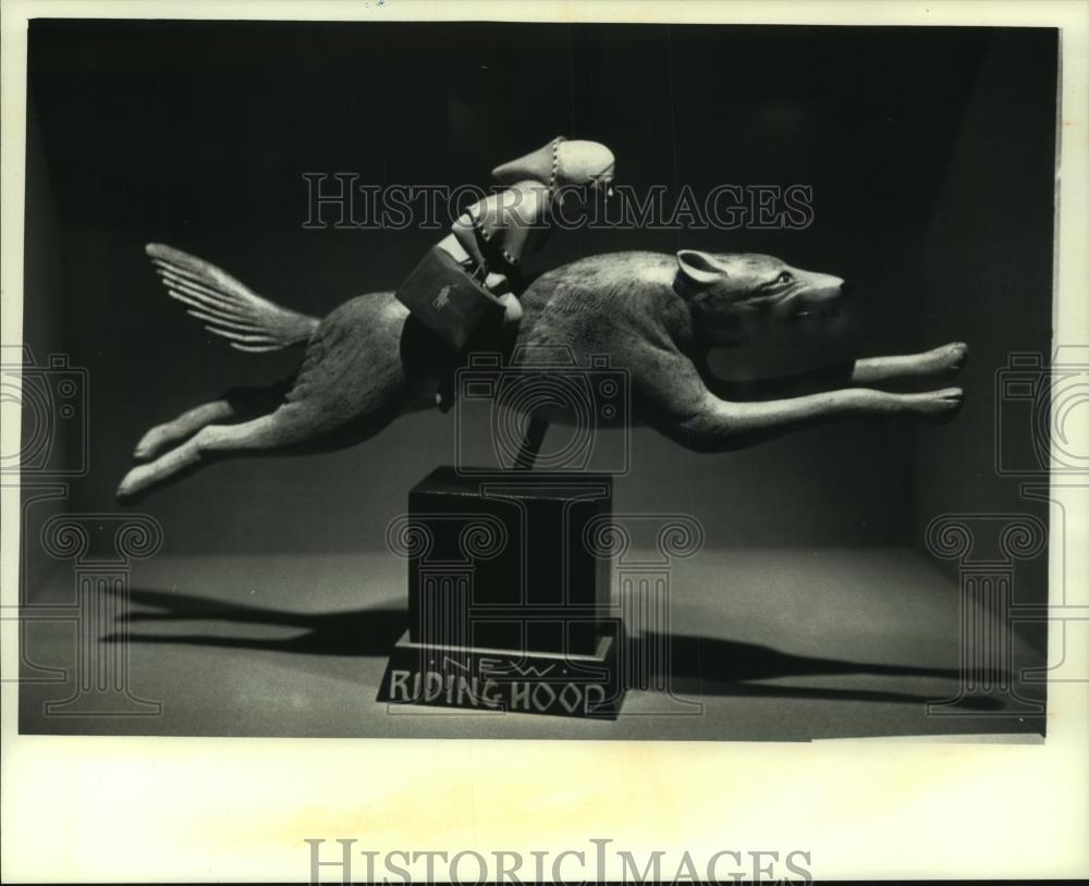 1991 Press Photo Fountain City woodcarver Leo Smith&#39;s &quot;New Riding Hood&quot; - Historic Images