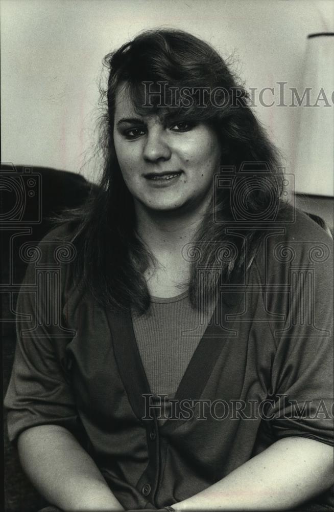 1989 Press Photo Dawn Snow youth gun control activist, West Allis, Wisconsin - Historic Images