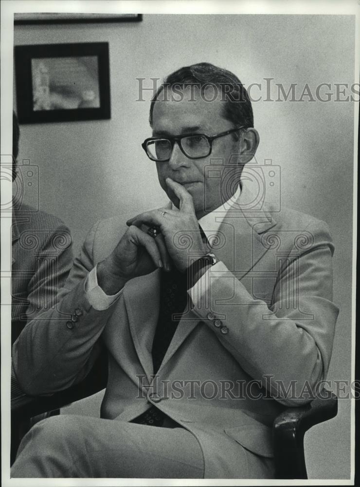 1977 Press Photo David Swanson of Wisconsin business development services - Historic Images