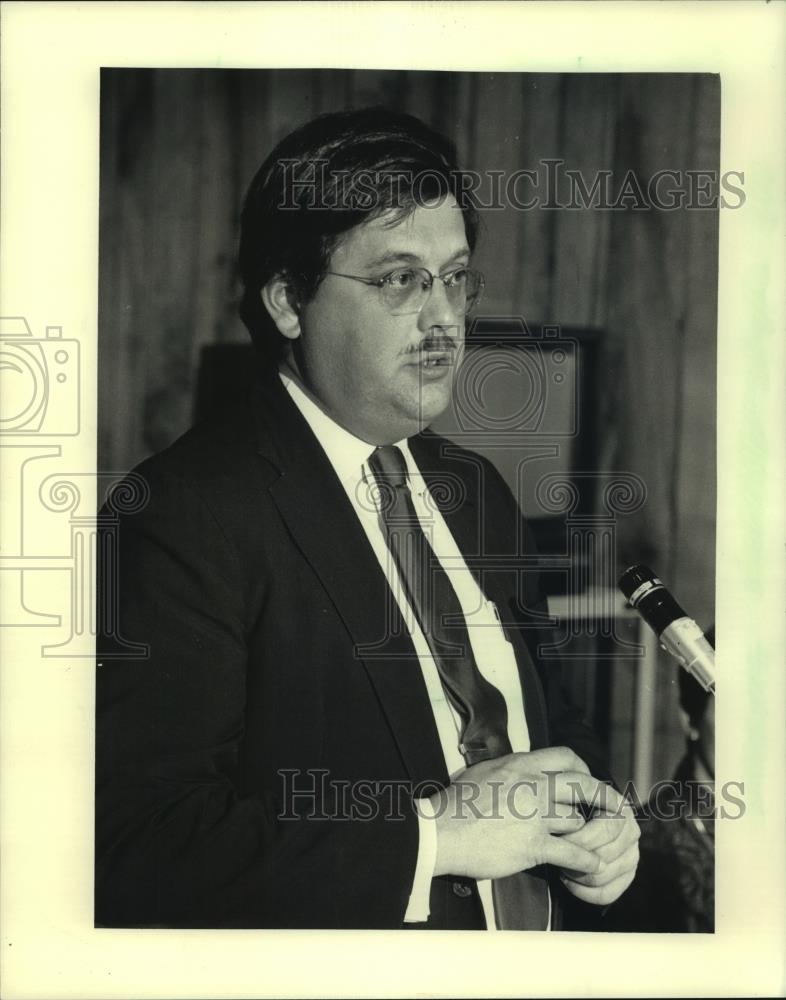 1987 Press Photo Guy L. Smith vice president corporate affairs, Phillip Morris - Historic Images