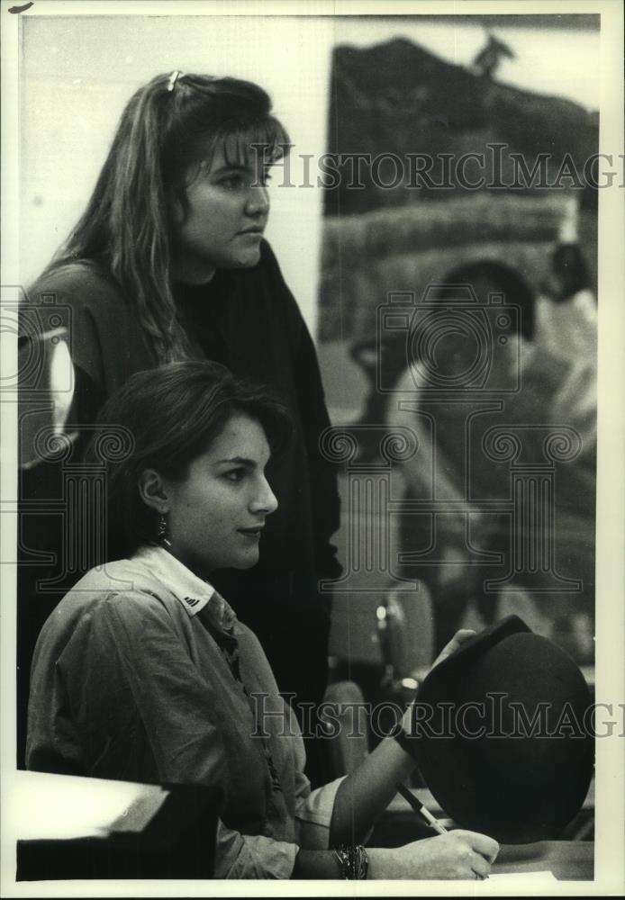 1993 Press Photo Slinger Academic Decathlon Team members in class, Wisconsin - Historic Images