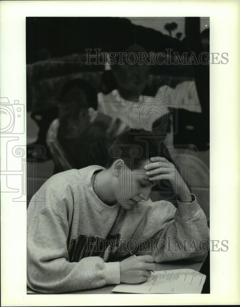 1995 Press Photo Greg Kruepke concentrates on test at Slinger High School - Historic Images