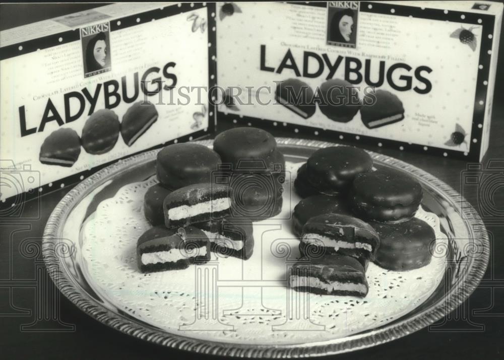 1993 Press Photo Ladybug chocolate covered sandwich cookies, Milwaukee company - Historic Images