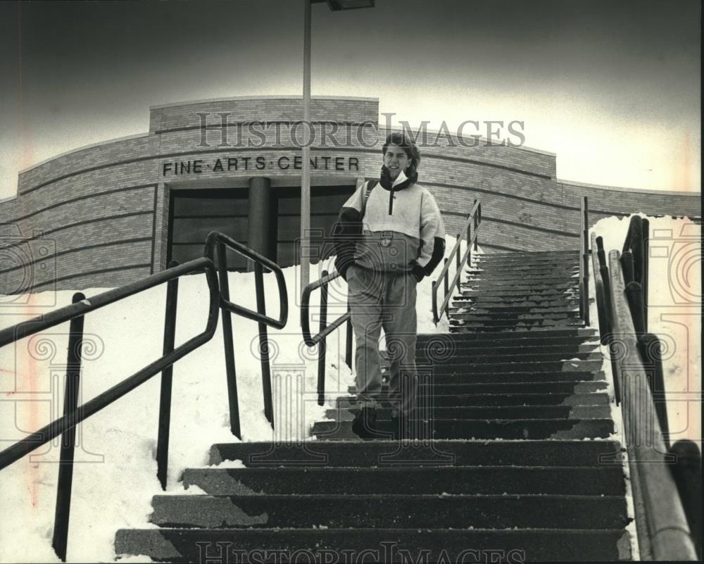 1991 Press Photo University of Wisconsin-Waukesha County student, Dan Olson - Historic Images