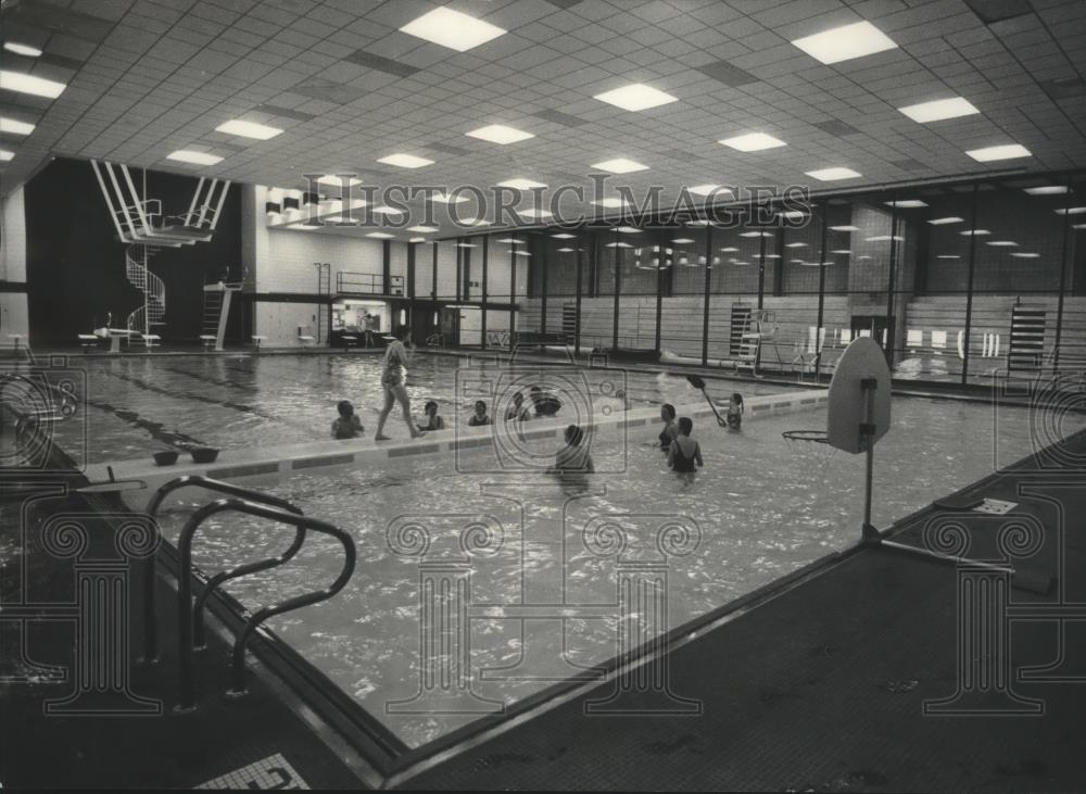 1977 Press Photo UW-Green Bay Physical Education and Recreation Center pool - Historic Images