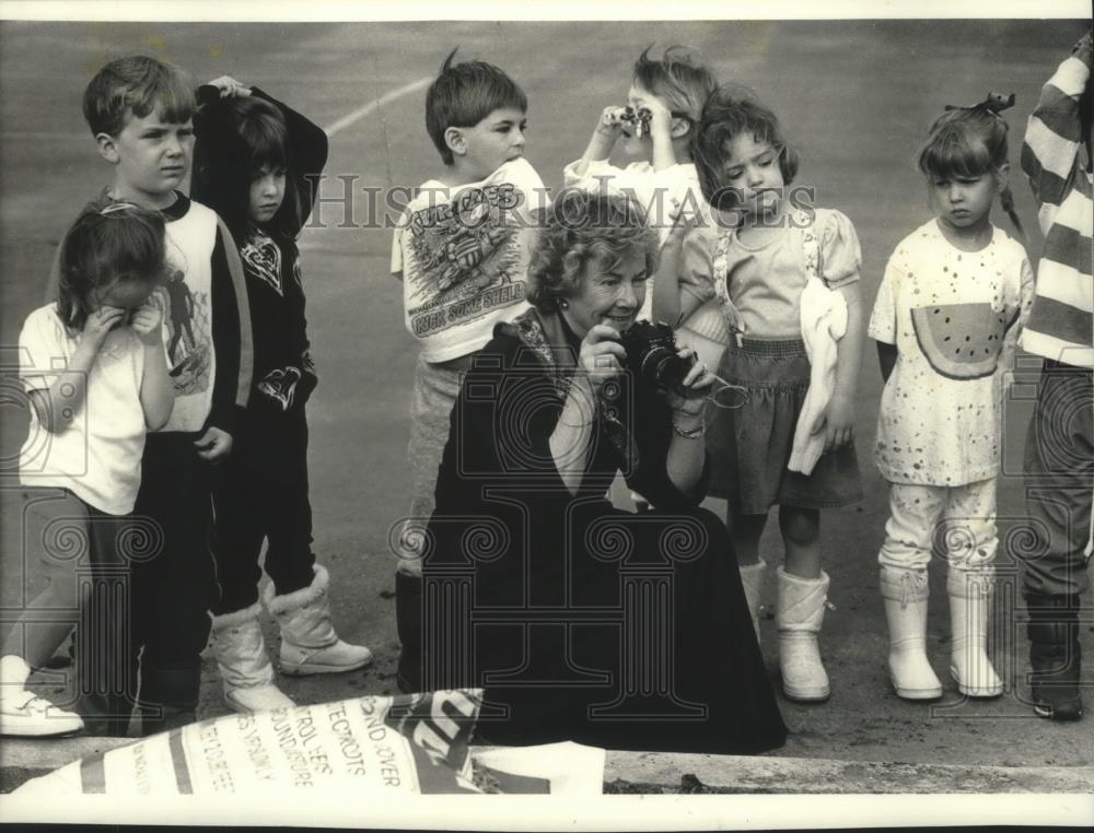 1990 Press Photo Betty Blank, children, University School of Milwaukee - Historic Images