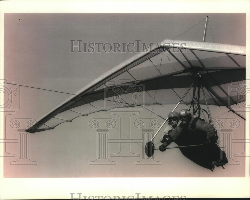 1993 Press Photo University of Wisconsin-Whitewater student, instructor airborne - Historic Images