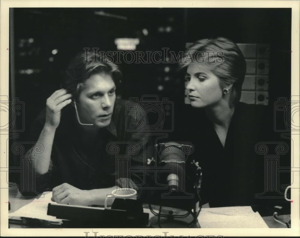 1988 Press Photo Gary Cole and Wendy Kilbourne in "Midnight Caller" TV Series - Historic Images