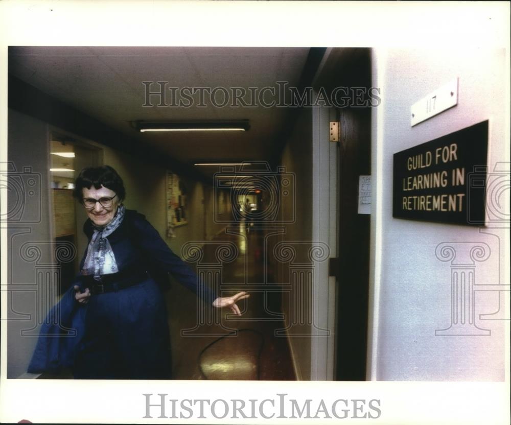 1994 Press Photo Hildegarde Schmitz at Guild for Learning in Retirement - Historic Images