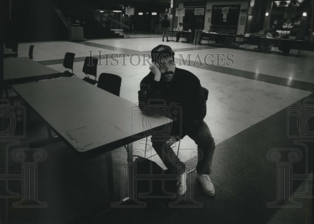 1994 Press Photo University of Wisconsin-Milwaukee student, Greg Hopper - Historic Images