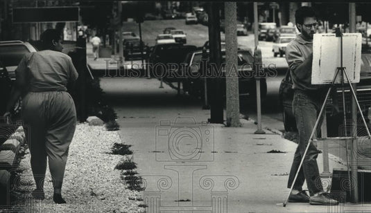1989 Press Photo University of Wisconsin-Milwaukee student, Michael Olive paints - Historic Images
