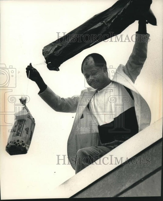 1992 Press Photo Physics professor Joseph Otu of University of Wisconsin - Historic Images