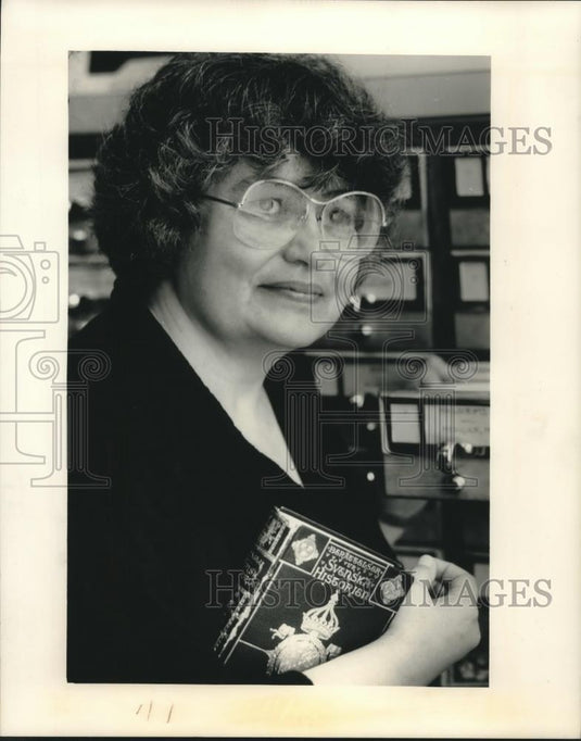 1988 Press Photo Sally Roggia, University of Wisconsin-Madison Memorial Library - Historic Images