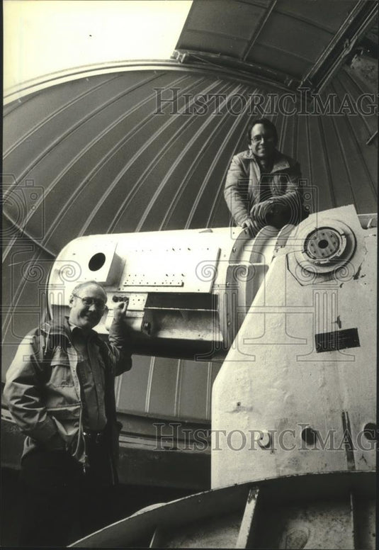 1982 Press Photo Robert Elliot, Williiam Smethells and UW-Eau Claire's telescope - Historic Images