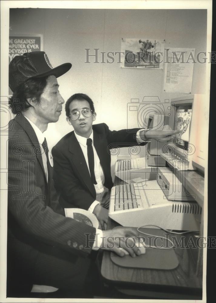 1989 Press Photo Learning computer art in University School of Milwaukee - Historic Images