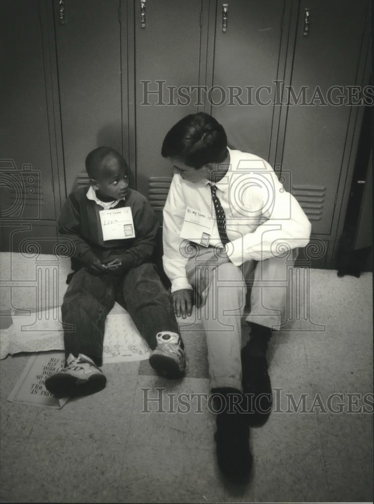 1983 Press Photo University School of Milwaukee student Ezra French and tutor - Historic Images