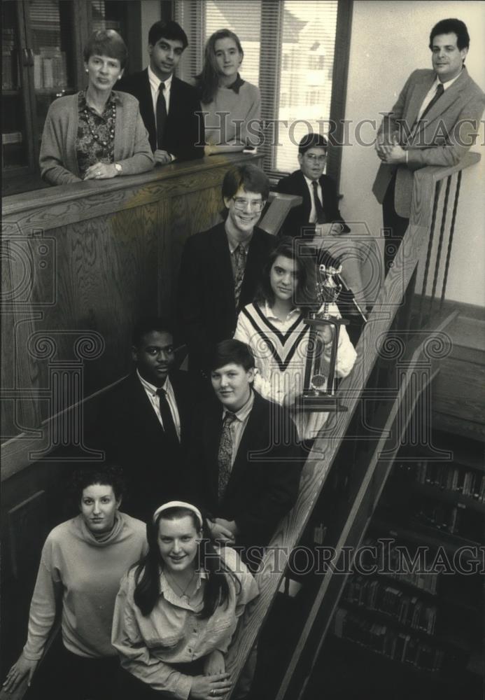 1990 Press Photo The University School of Milwaukee Academic Decathlon Team - Historic Images