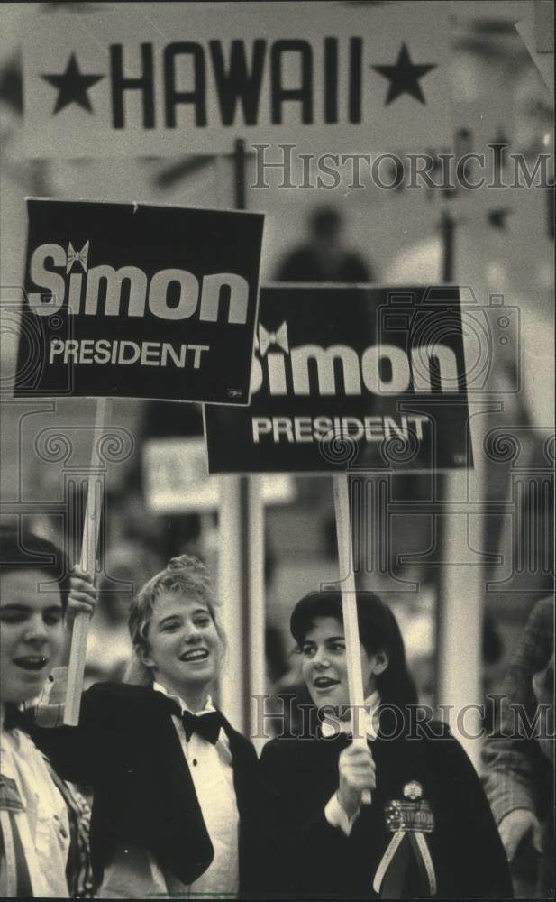 1988 Press Photo Students of University School of Milwaukee voice their support - Historic Images