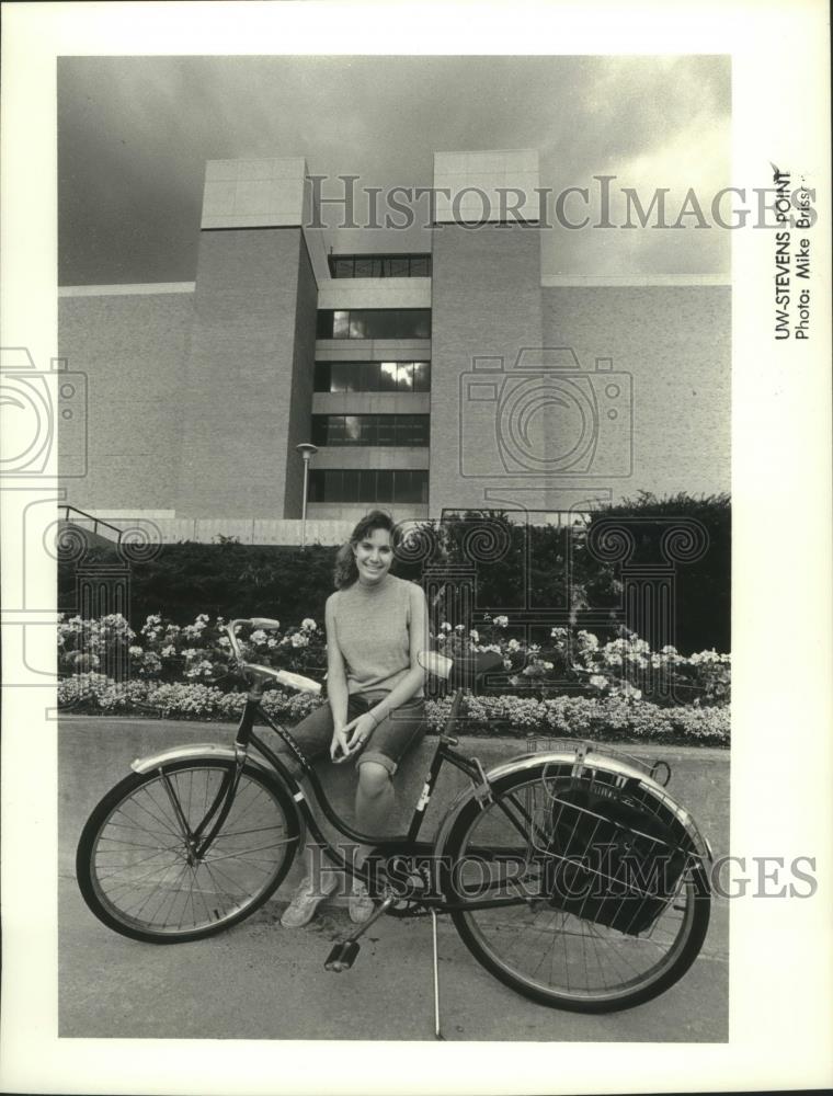 1991 Press Photo Deb Hoffman of Horntonville, WI at UW-Stevens Point - mjc15826 - Historic Images