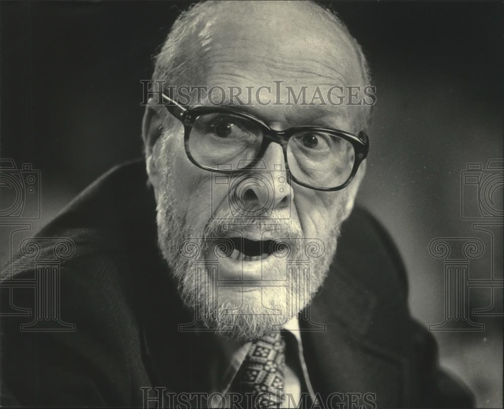 1985 Press Photo Alan Shaw, Eshac Inc east side housing group, Milwaukee - Historic Images