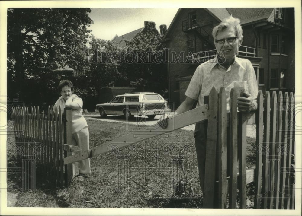 1979 Press Photo Glen and Ruby Singleton at Layton Blvd Group Home - mjc16048 - Historic Images