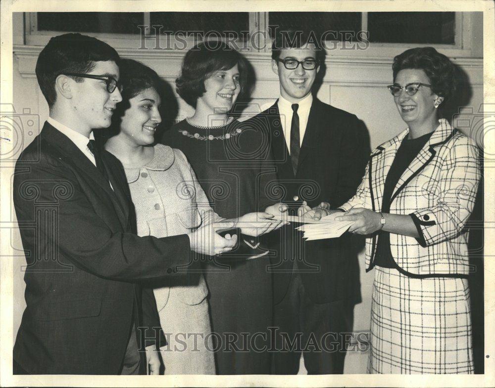 1996 Press Photo Oak parkers win PTA scholarship School - RRV59205 - Historic Images
