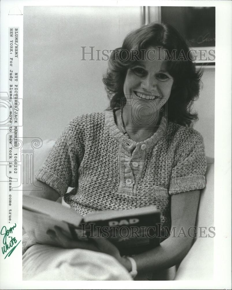 1982 Press Photo New York Judy Blume Writer Dream Move - RRV16053 - Historic Images