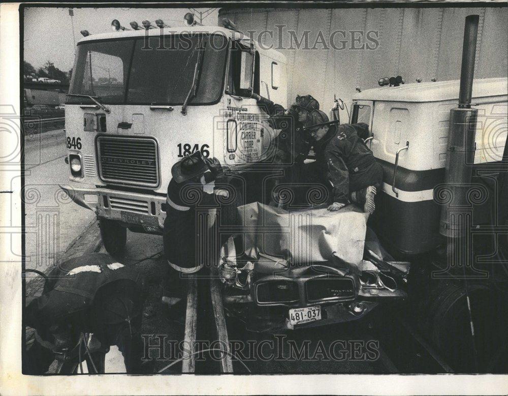 1975 Press Photo Automobile Accidents Chicago Area - RRV40567 - Historic Images