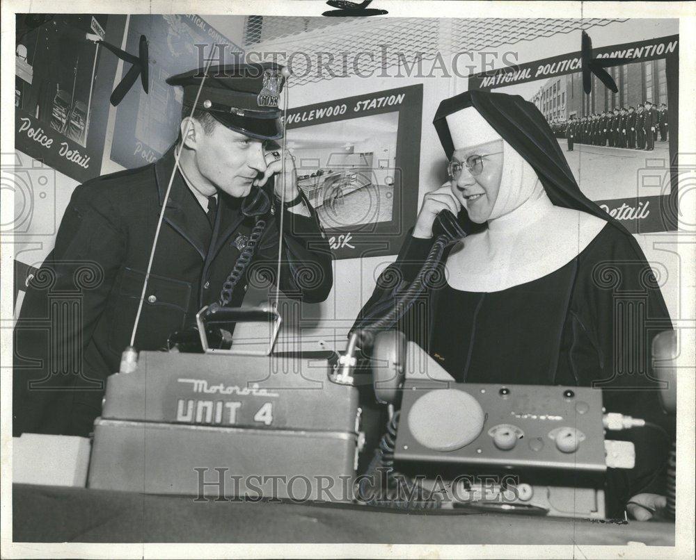 1956 Press Photo James Smith Demonstrating - RRV57797 - Historic Images