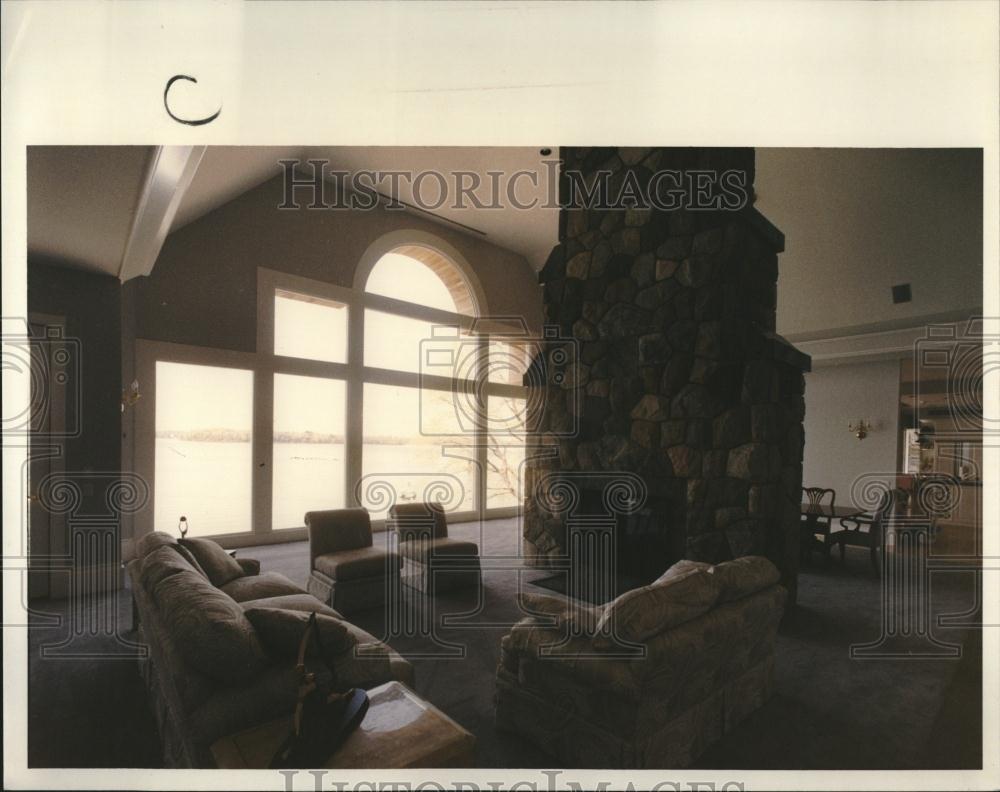 1992 Press Photo Orchard Lake Pontiac Trail House - RRV01313 - Historic Images