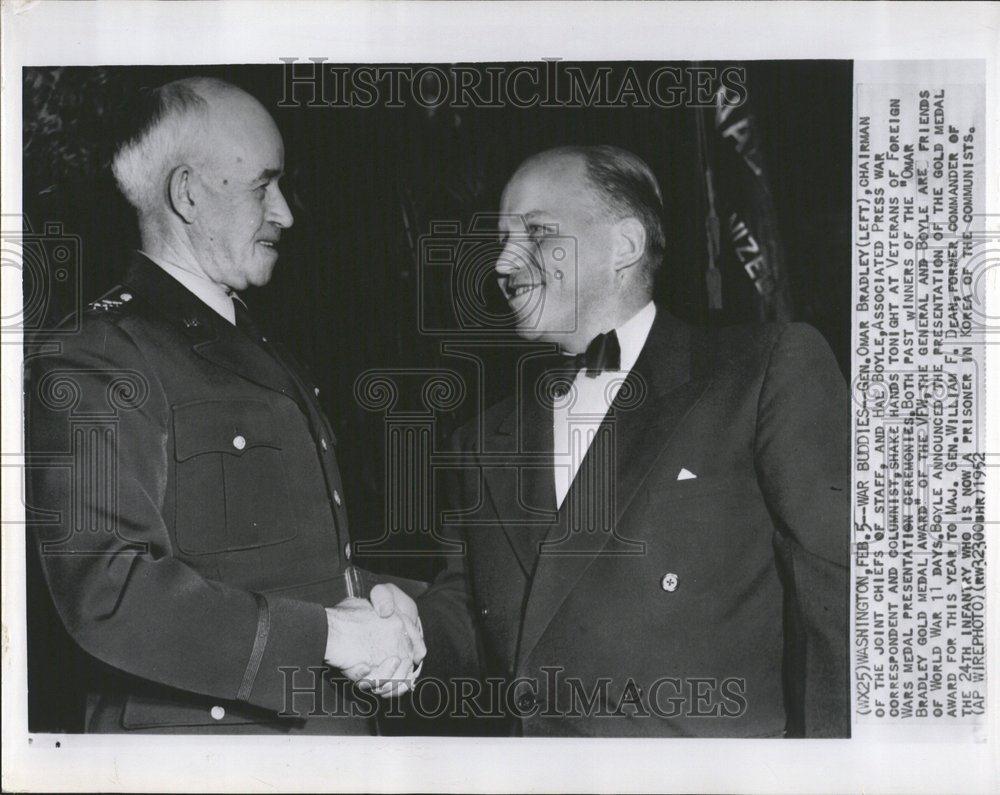 1952 Press Photo Gen. Omar Bradley Hal Boyle Veterans - RRV52185 - Historic Images