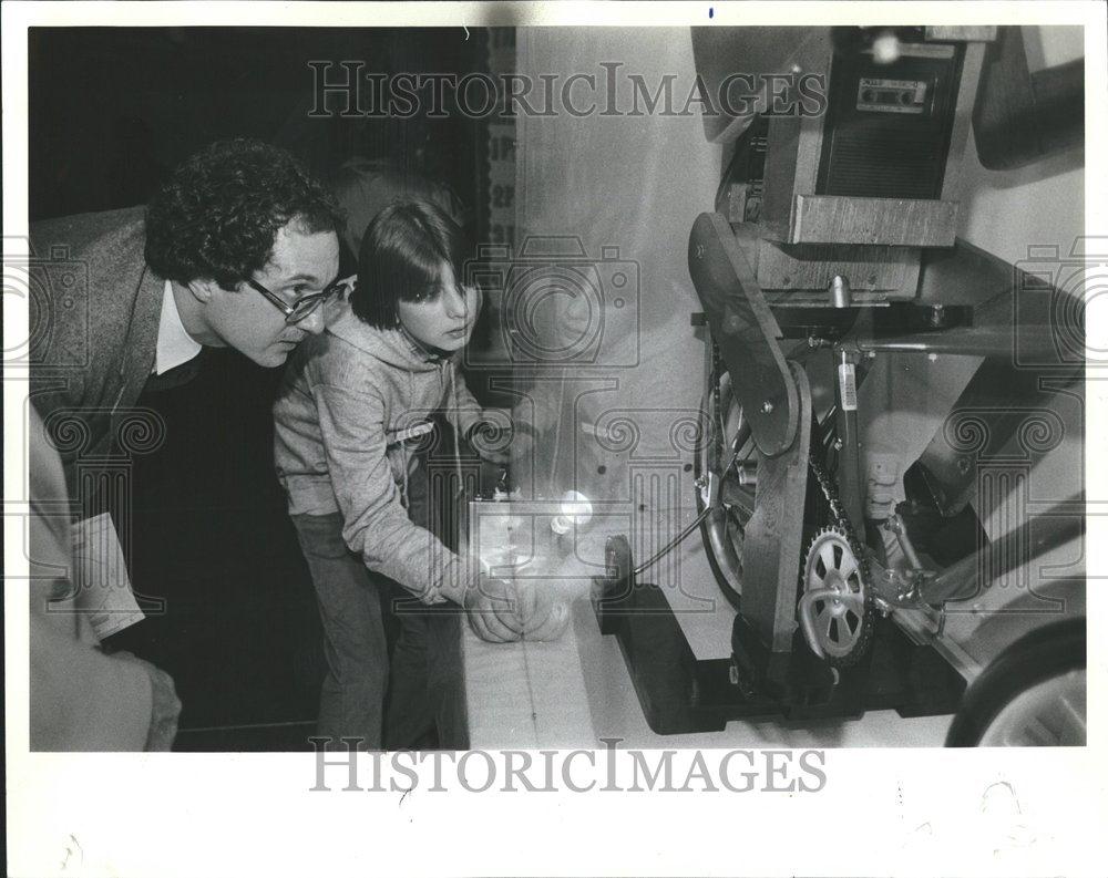 1982 Press Photo Prussing Elem School Science Fair - RRV58079 - Historic Images