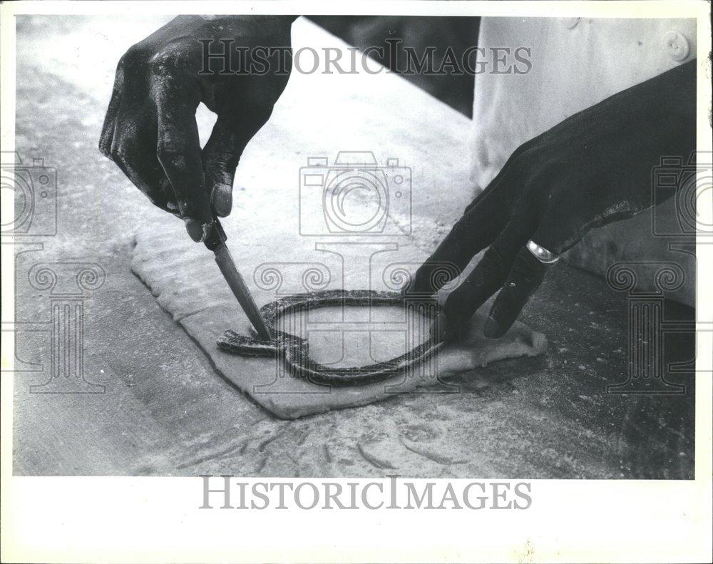 1985 Press Photo Apple Puff Pastry - RRV41329 - Historic Images