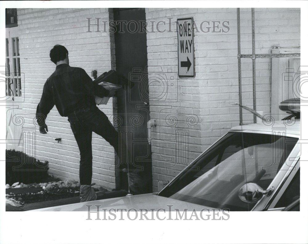 1993 Press Photo Police Carry in Body Bags to Browns - RRV43805 - Historic Images