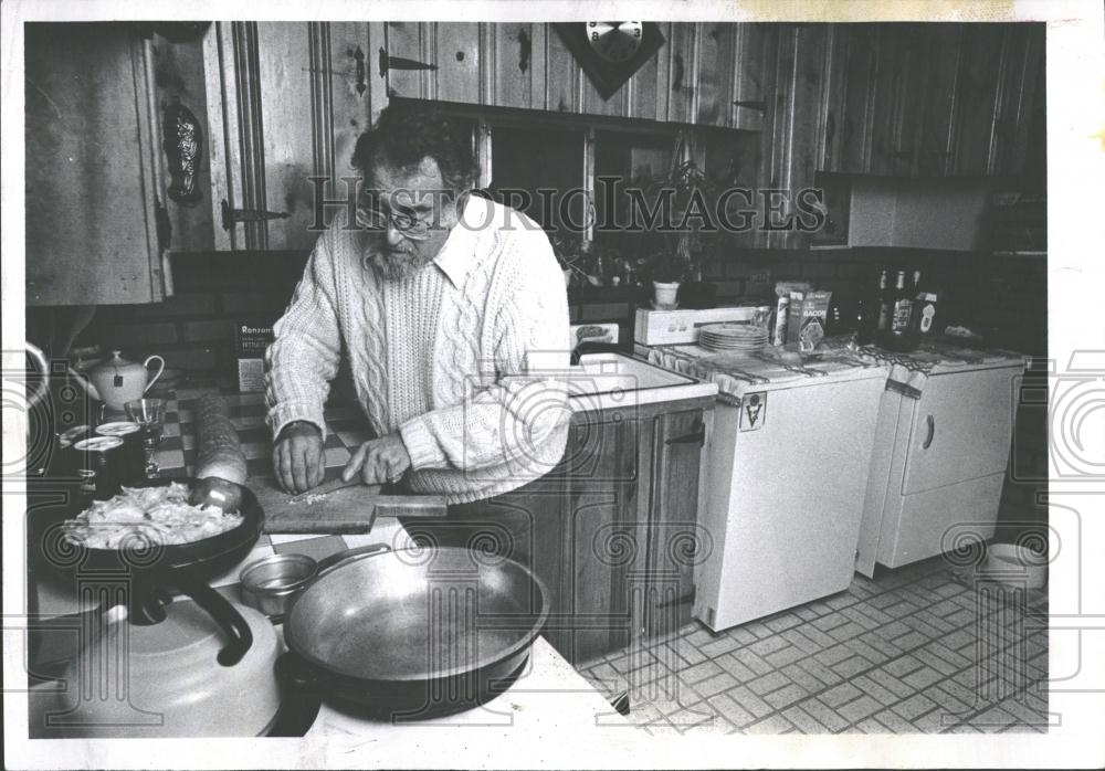 1981 Press Photo Luigi Apparety Chef Fettucine Romano - RRV29327 - Historic Images