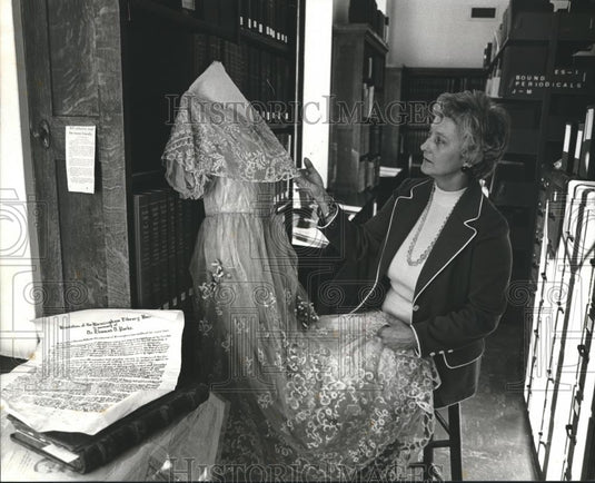 1978 Press Photo Alabama-Birmingham Library patron Madge Hand inspects dress. - Historic Images