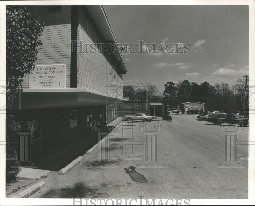 1986 Press Photo Alabama-Hueytown&#39;s library will expand into this City Hall lot. - Historic Images