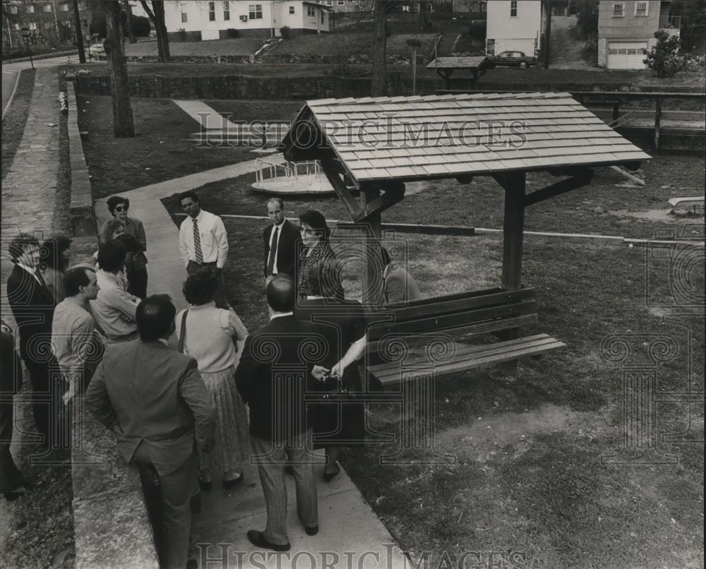 1989 Press Photo Alabama-People gather at Phelan Park, Birmingham. - abna22764 - Historic Images